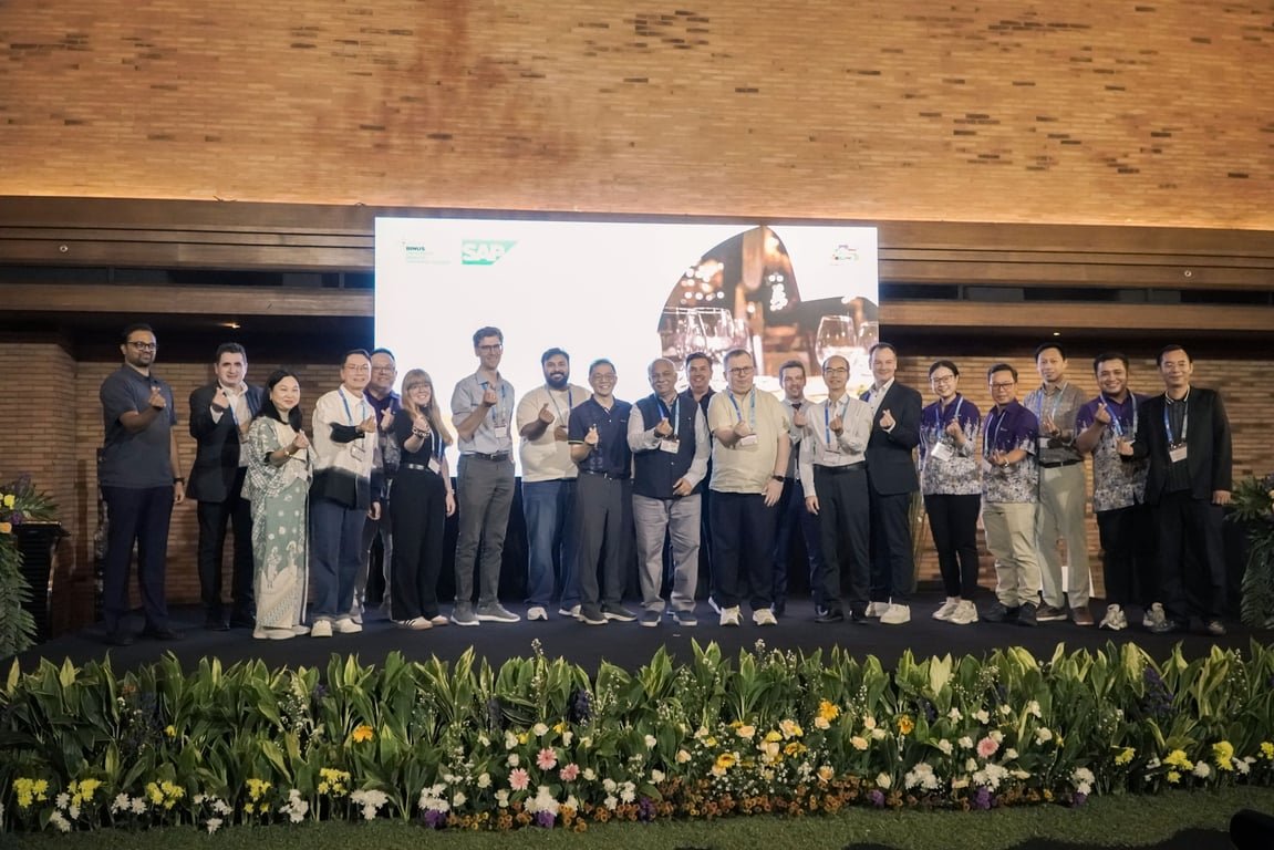 School of Information Systems BINUS UNIVERSITY Raih Tiga Penghargaan Internasional dari SAP University Alliances
